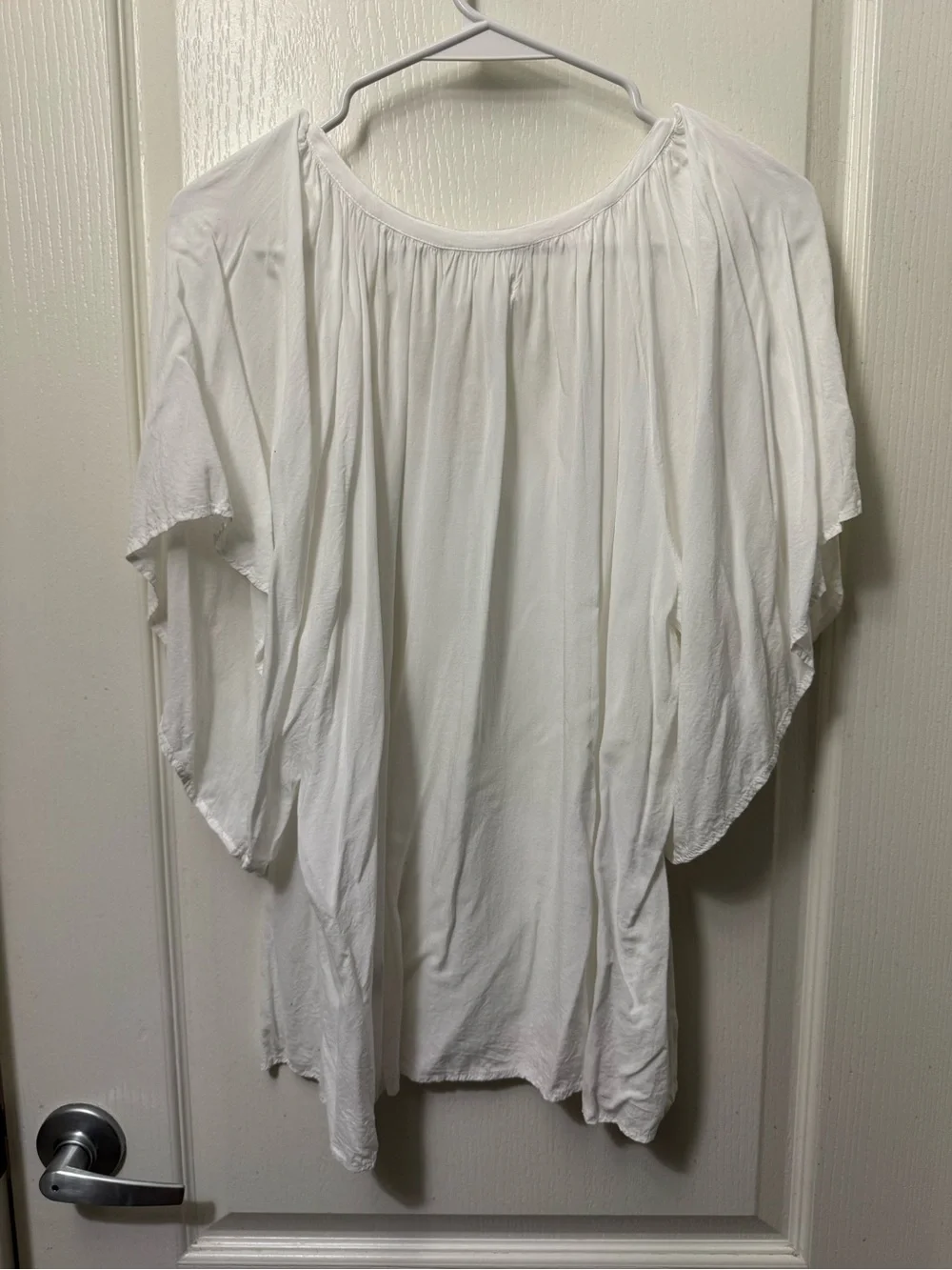 Velvet by Graham & Spencer White V-Neck Flutter Sleeve Blouse